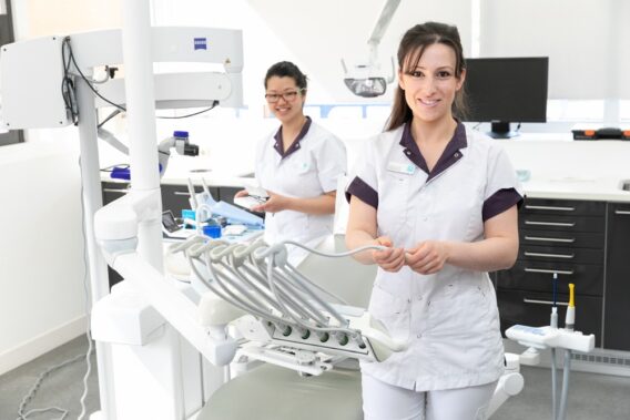 Werken bij Dental Clinics - TA beeld gespiegeld